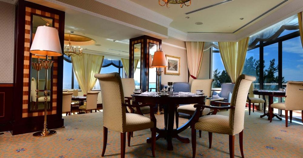 Empire Hotel And Country Club Brunei Bandar Seri Begawan Extérieur photo